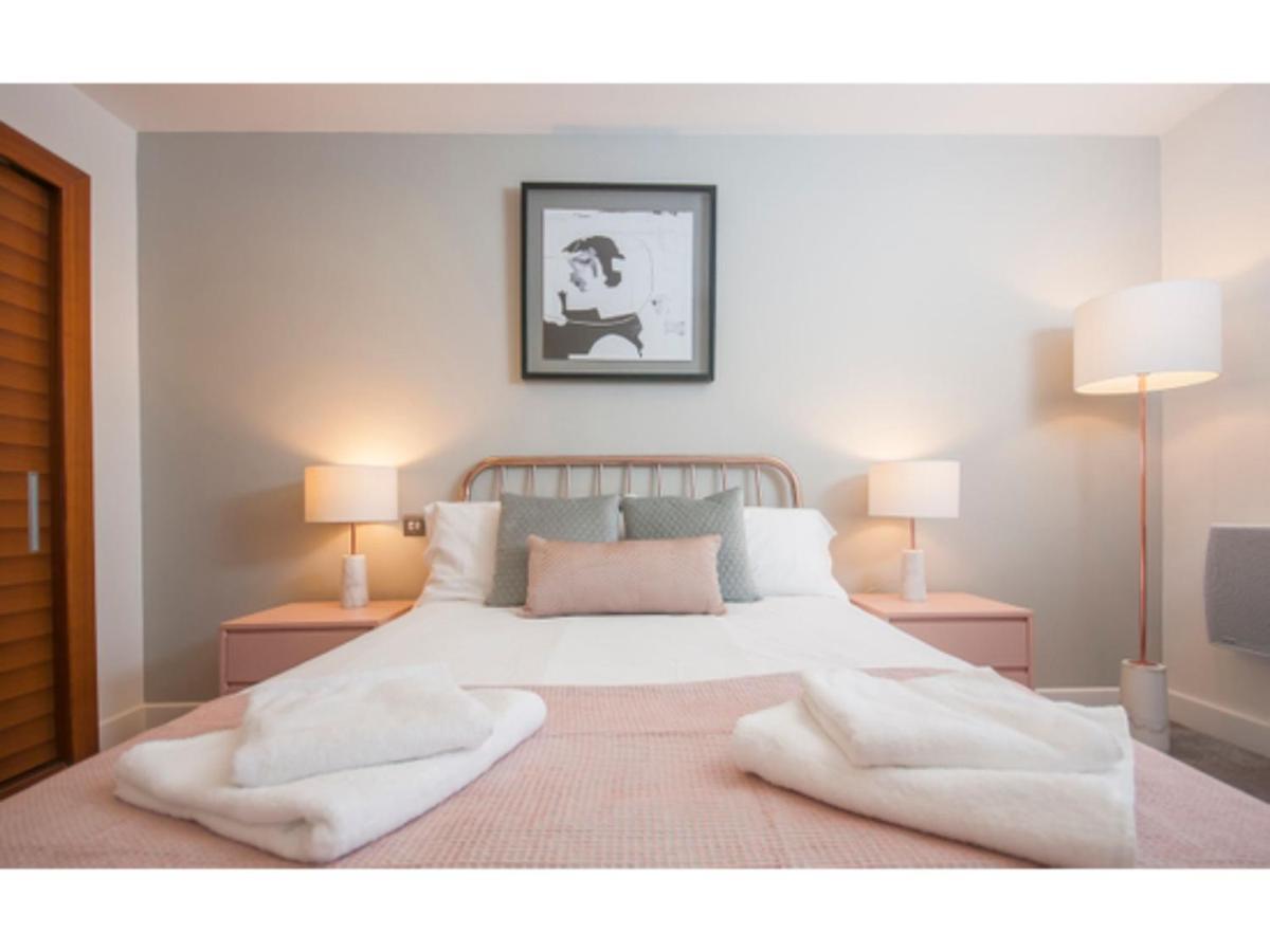 The Most Central Apartment In คาร์ดิฟฟ์ ภายนอก รูปภาพ
