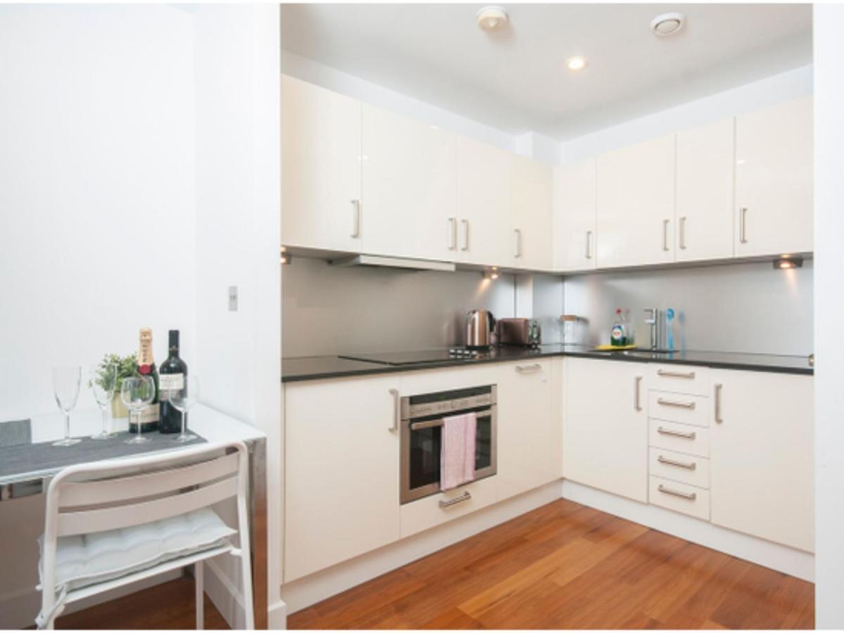 The Most Central Apartment In คาร์ดิฟฟ์ ภายนอก รูปภาพ