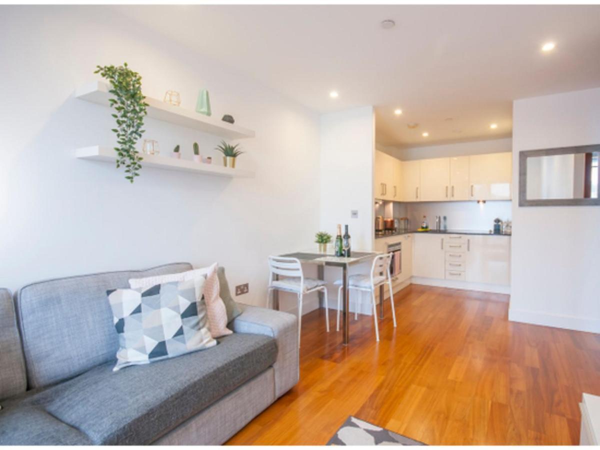 The Most Central Apartment In คาร์ดิฟฟ์ ภายนอก รูปภาพ